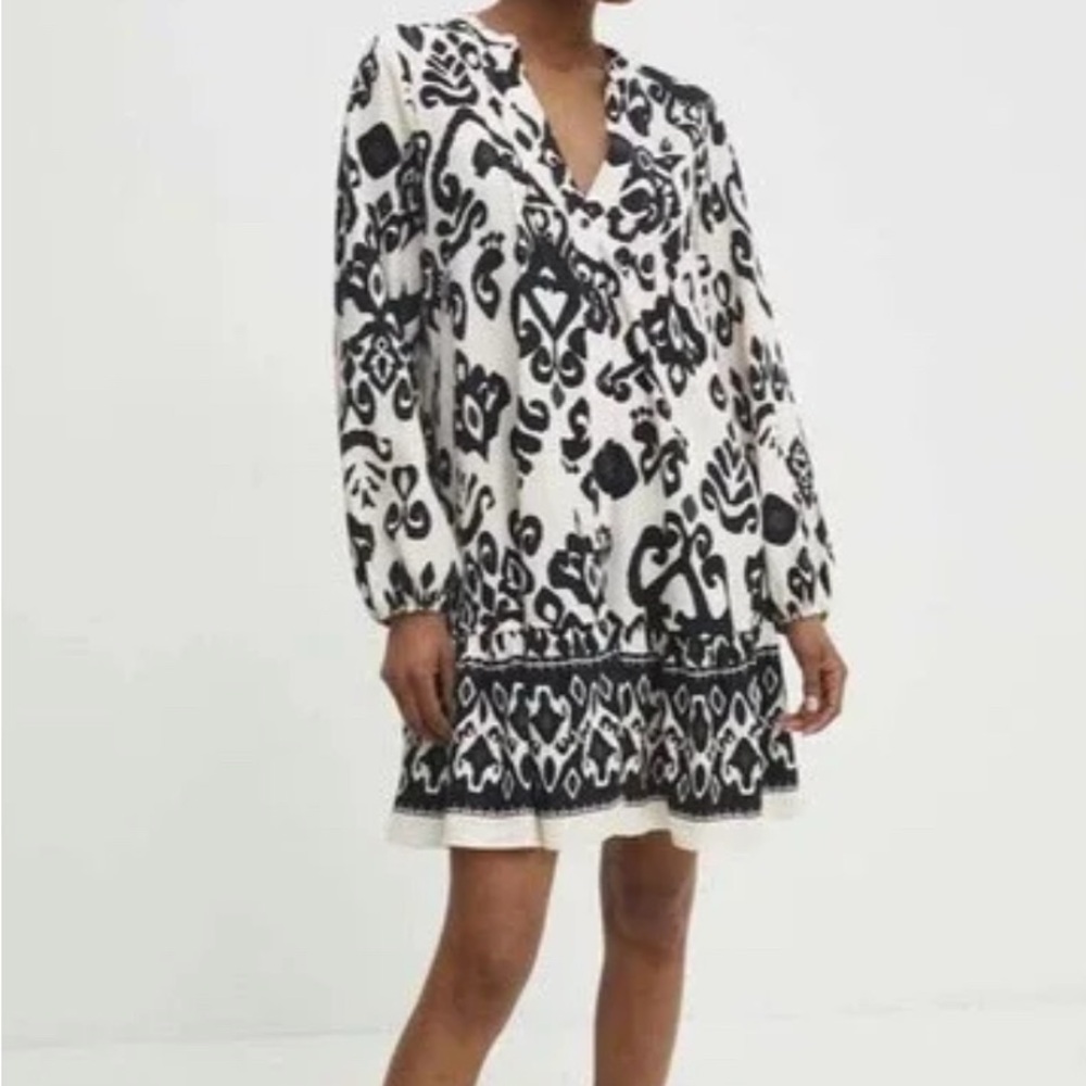 Zara Black and White Long Sleeve Dress